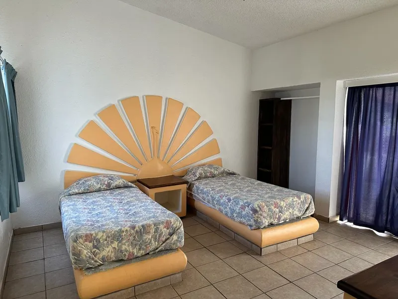Room image 1